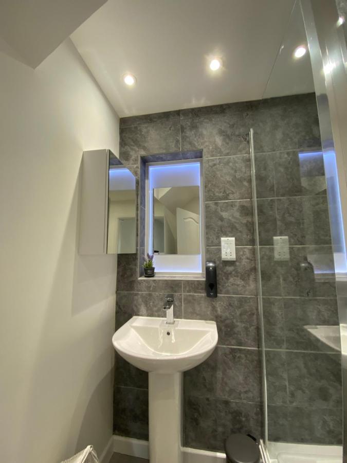 Modern 2 Bedroom Apartment, With Car Parking. Bitton Exterior foto