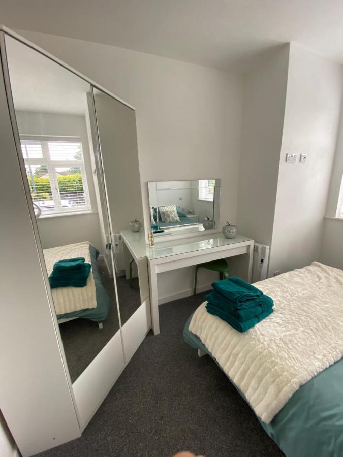 Modern 2 Bedroom Apartment, With Car Parking. Bitton Exterior foto
